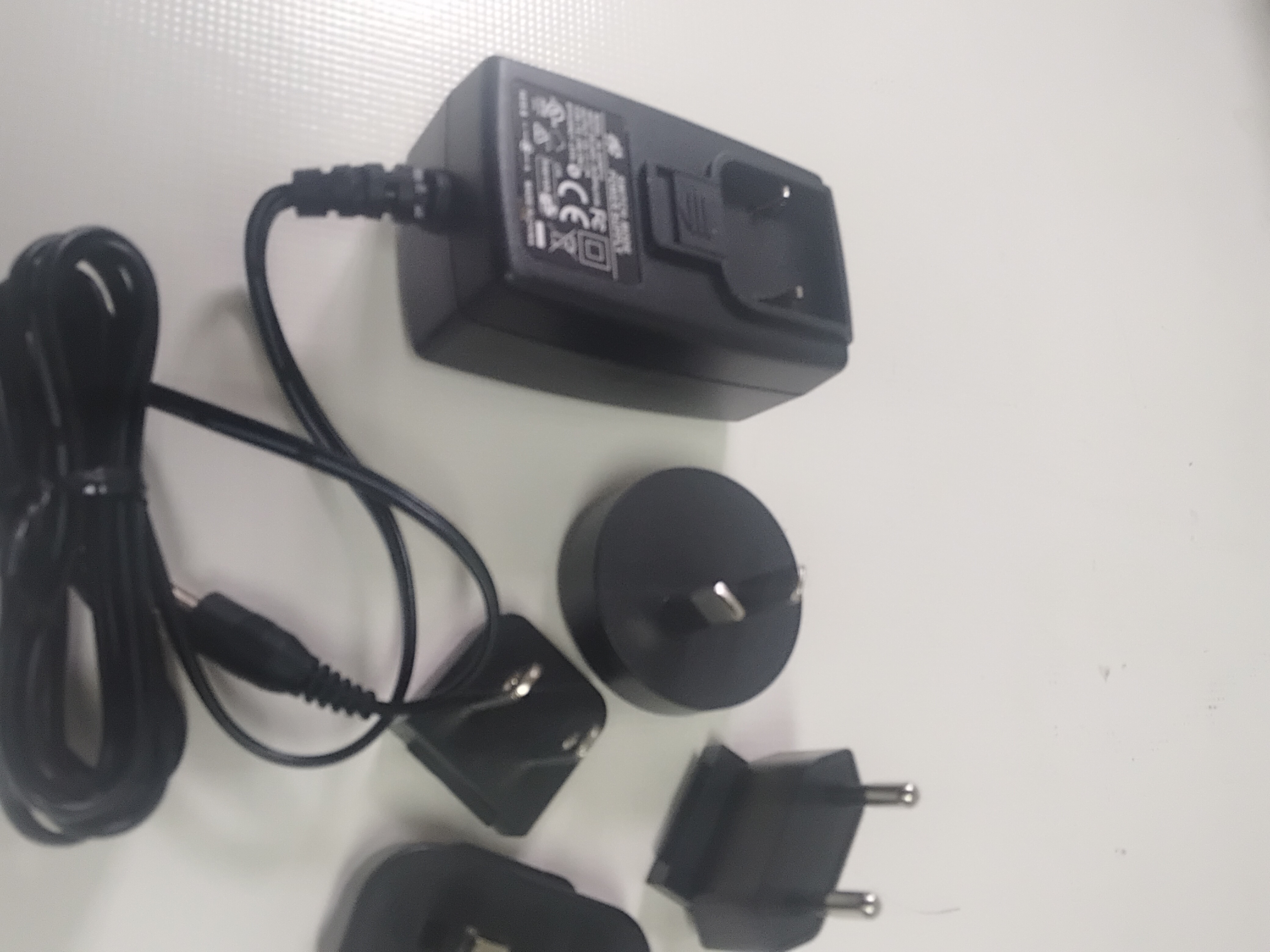 آداپتور ۱۲ ولت ۱.۵ امپر switch-mode power supply با  ۴ مدل سر جدا شونده اروپایی